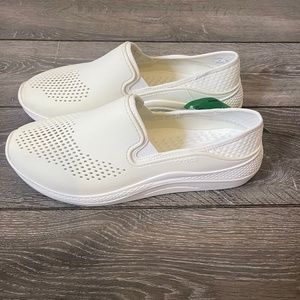 Crocs LiteRide Cream & White Waterproof Slip On Shoes Men's Size 9 (sample) NWT